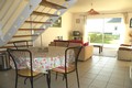 Salon ouvrant sur jardin avec accès direct à la plage